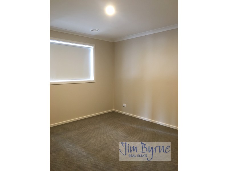 8 Hibiscus Street, Officer VIC 3809