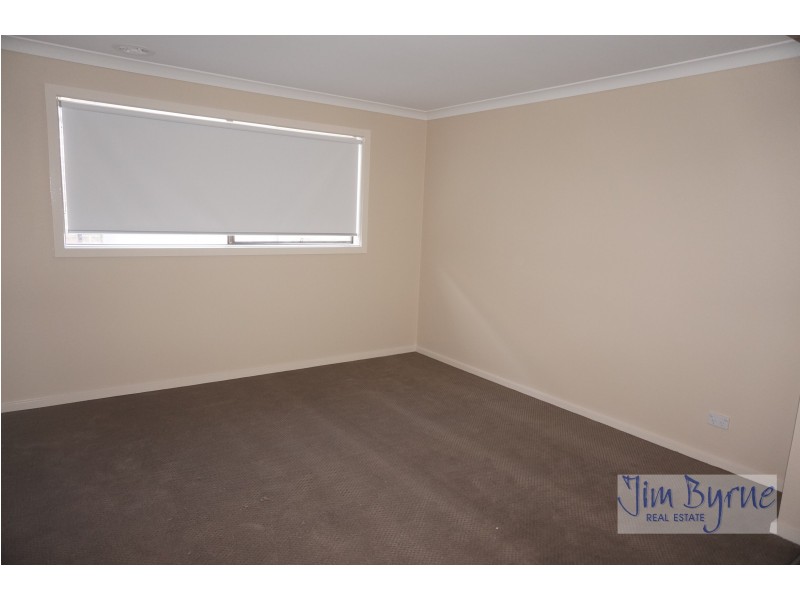 8 Hibiscus Street, Officer VIC 3809