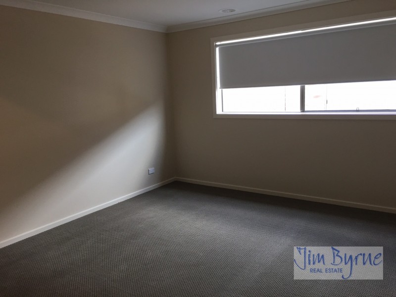 8 Hibiscus Street, Officer VIC 3809