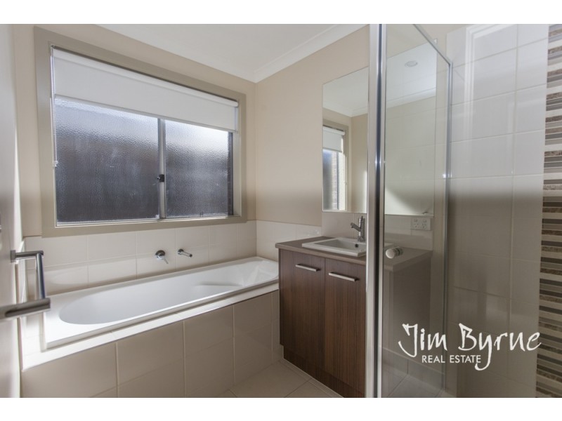 29 Morphetville Street, Clyde North VIC 3978