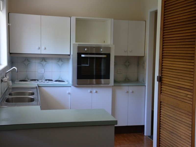 9 Laurinda Crescent, Springwood QLD 4127