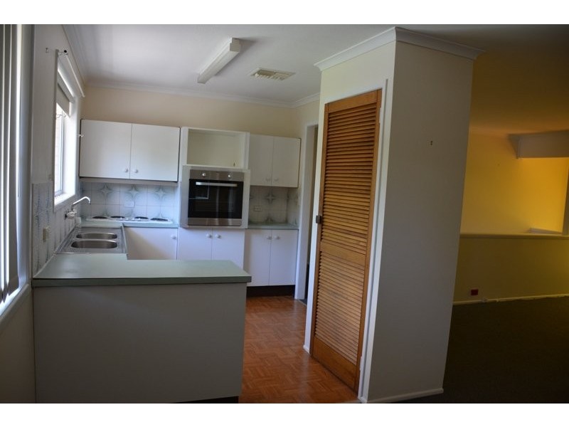 9 Laurinda Crescent, Springwood QLD 4127