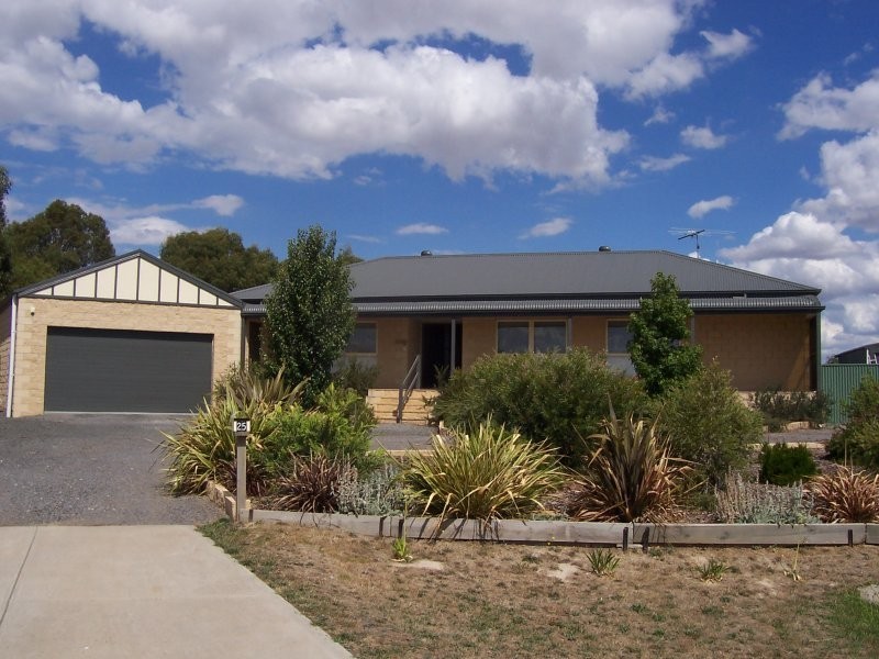25 Lay Court, Ballan VIC 3342