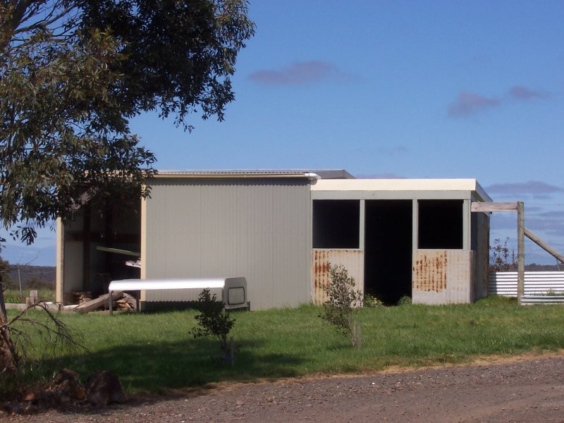 37 Wallaby Track, Beremboke VIC 3342