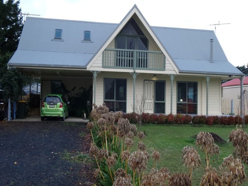 8 Flack Street, Ballan VIC 3342