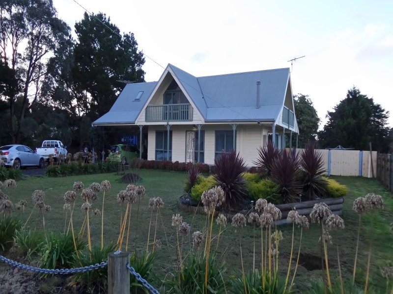 8 Flack Street, Ballan VIC 3342