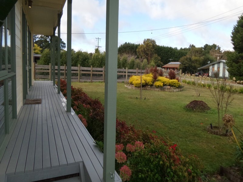 8 Flack Street, Ballan VIC 3342