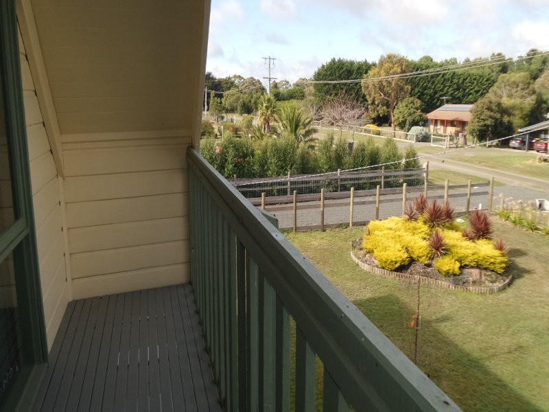 8 Flack Street, Ballan VIC 3342