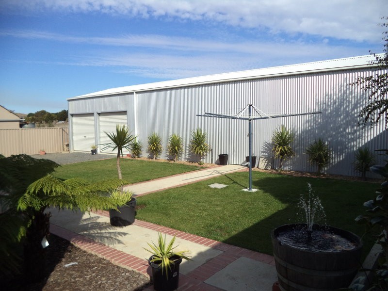 5 Walsh Street, Ballan VIC 3342