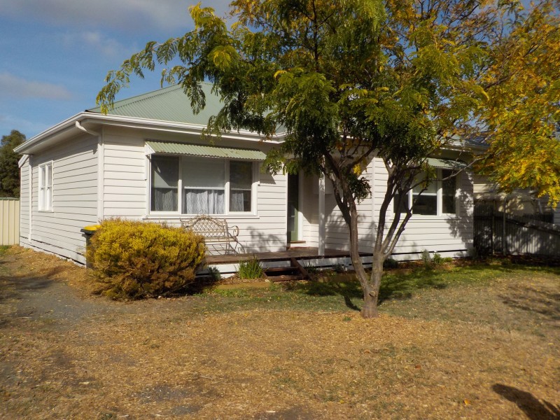 51 Edols Street, Ballan VIC 3342