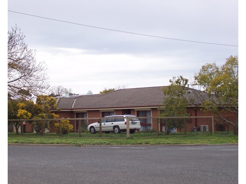 8 Stead Street, Ballan VIC 3342
