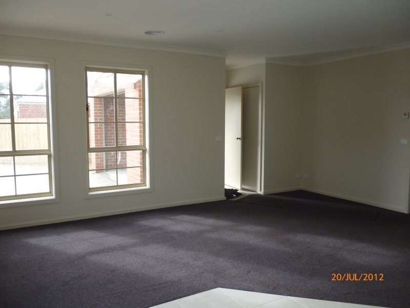 2/181 Inglis Street, Ballan VIC 3342