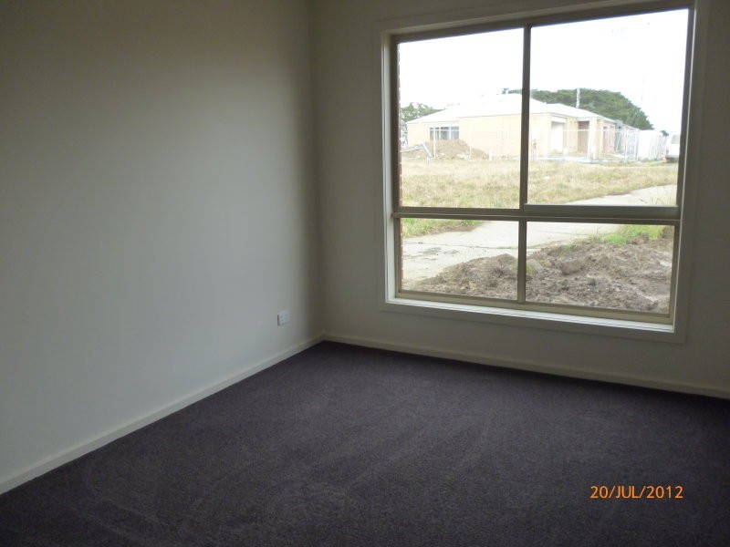 2/181 Inglis Street, Ballan VIC 3342