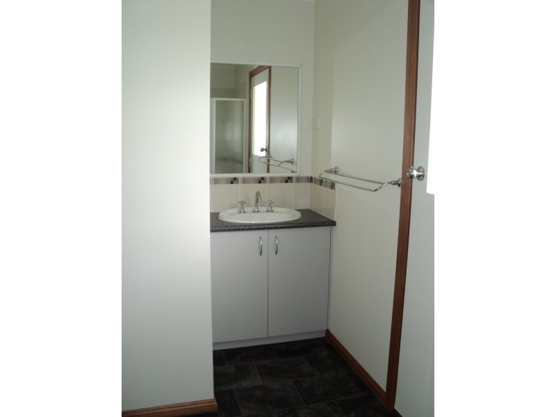 B/16 Lay Street, Ballan VIC 3342