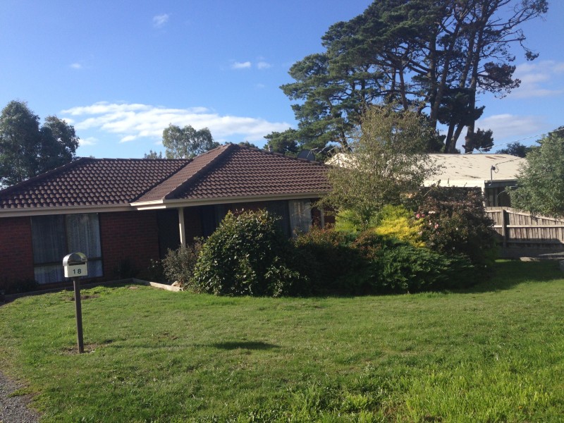 18 Walsh Street, Ballan VIC 3342