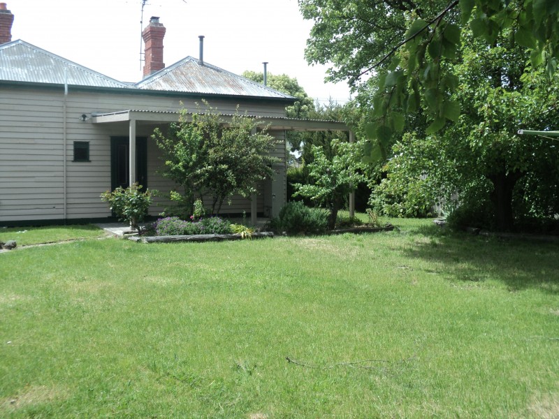 17 Fisken Street, Ballan VIC 3342