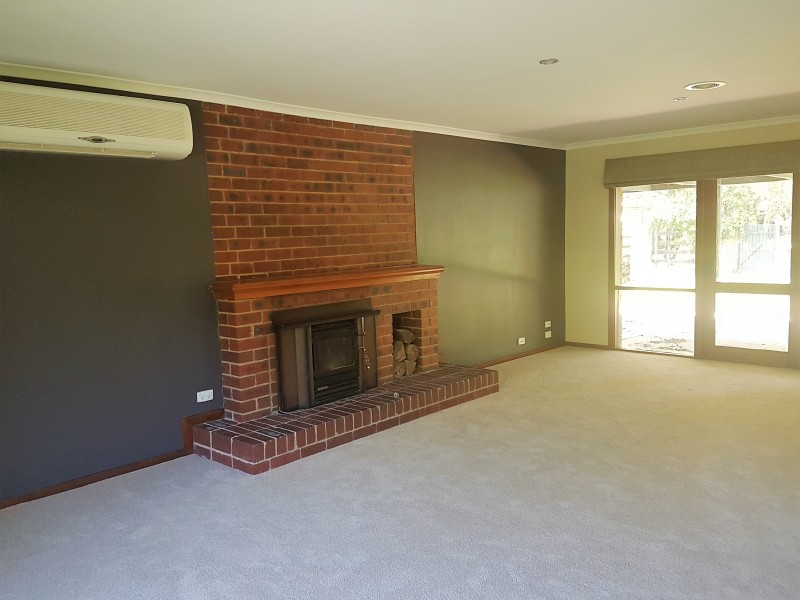 12 Flack Street, Ballan VIC 3342