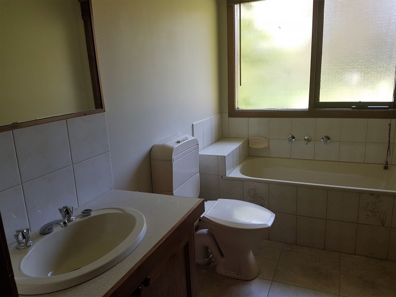 12 Flack Street, Ballan VIC 3342