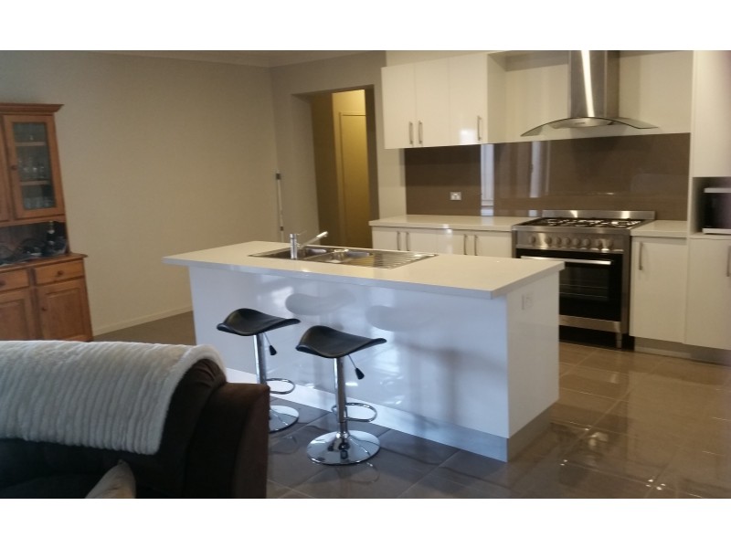 8 Fitch Court, Ballan VIC 3342