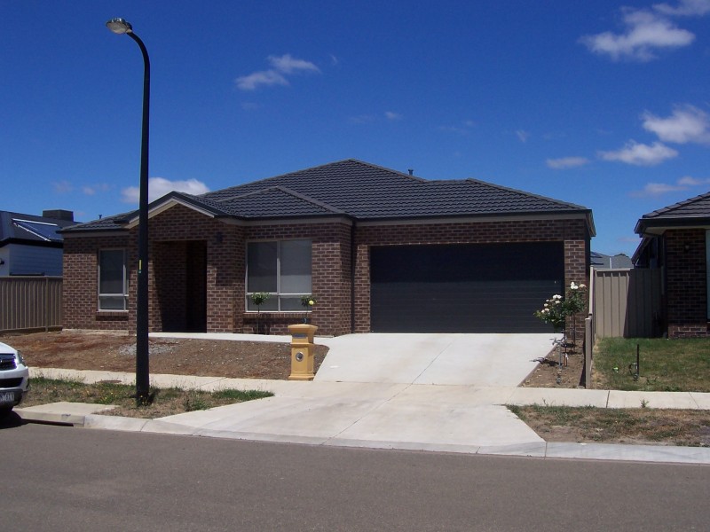 8 Fitch Court, Ballan VIC 3342