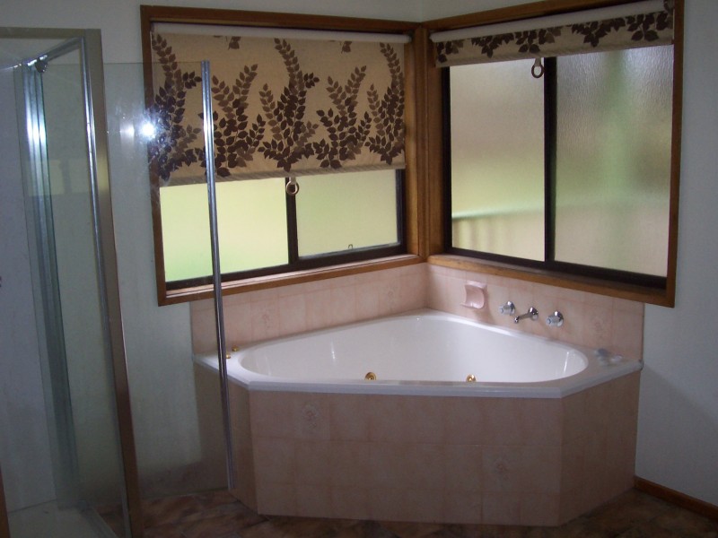 4 Tennyson Street, Gordon VIC 3345