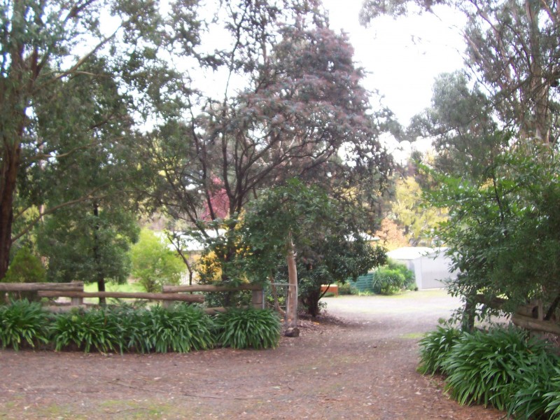 4 Tennyson Street, Gordon VIC 3345