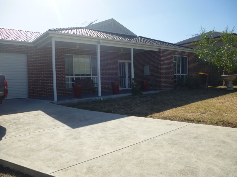 11 Spencer Road, Ballan VIC 3342