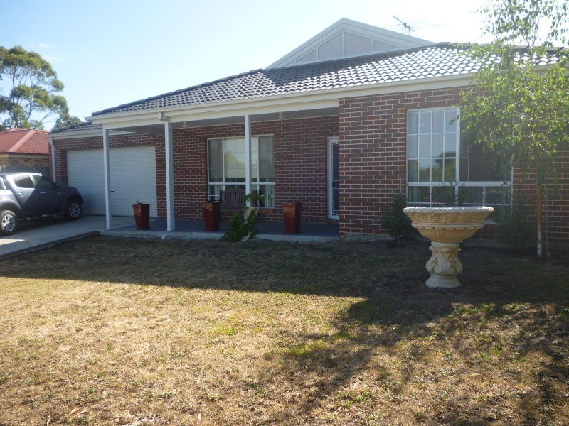 11 Spencer Road, Ballan VIC 3342