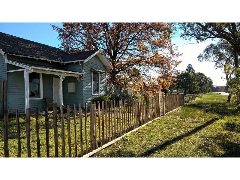 9 Windle Street, Ballan VIC 3342