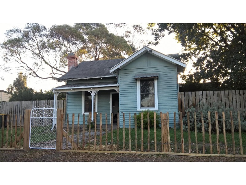 9 Windle Street, Ballan VIC 3342