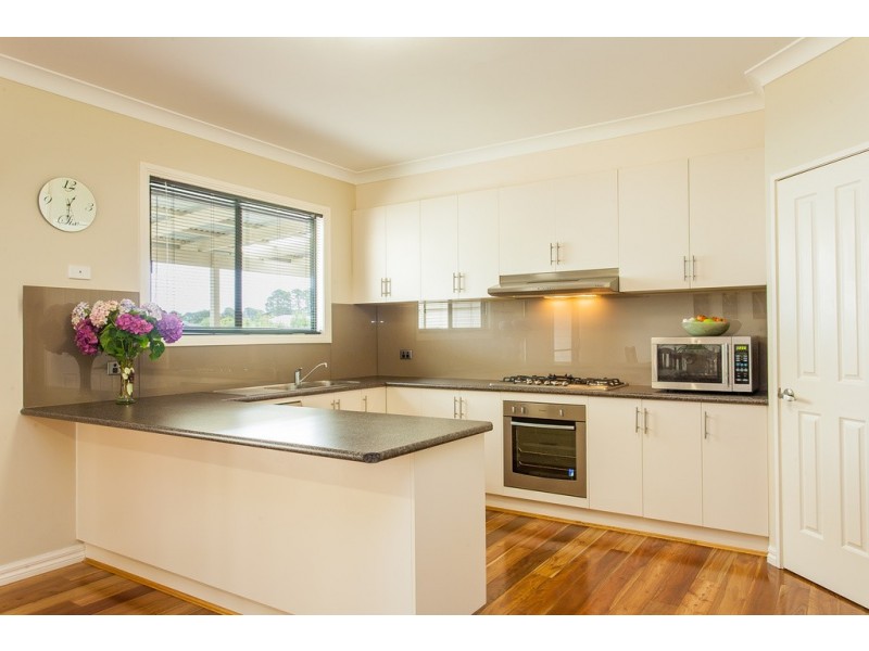 13 Spencer Road, Ballan VIC 3342