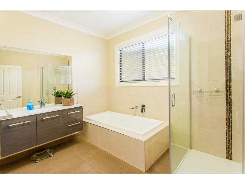 13 Spencer Road, Ballan VIC 3342