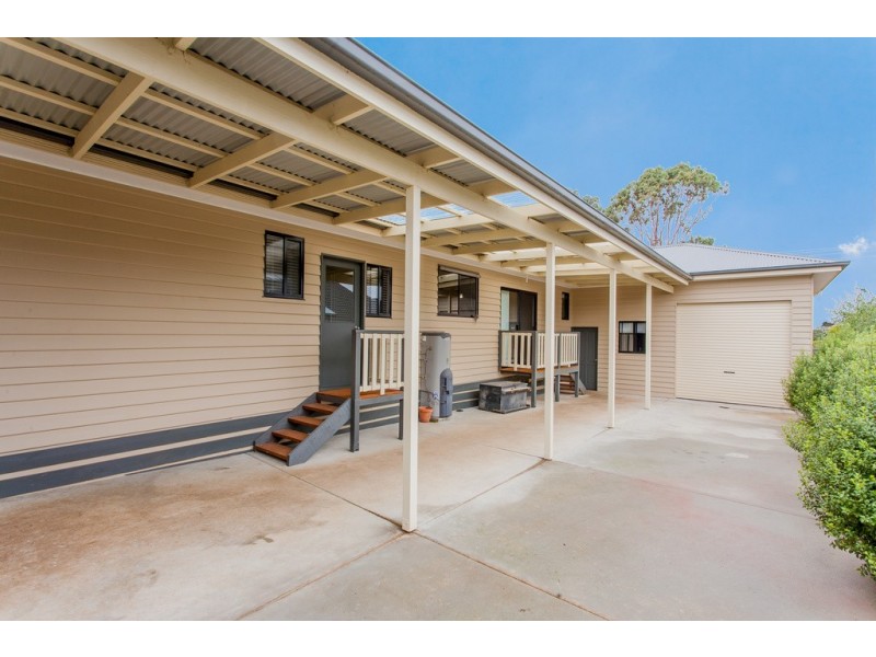 13 Spencer Road, Ballan VIC 3342