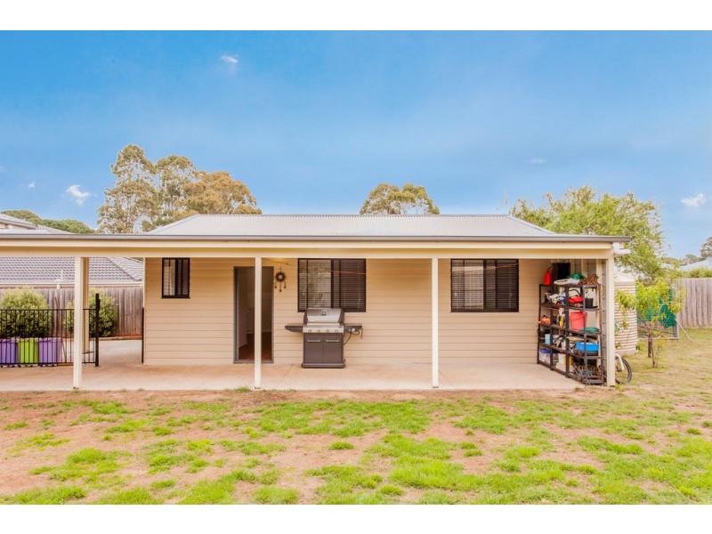 13 Spencer Road, Ballan VIC 3342