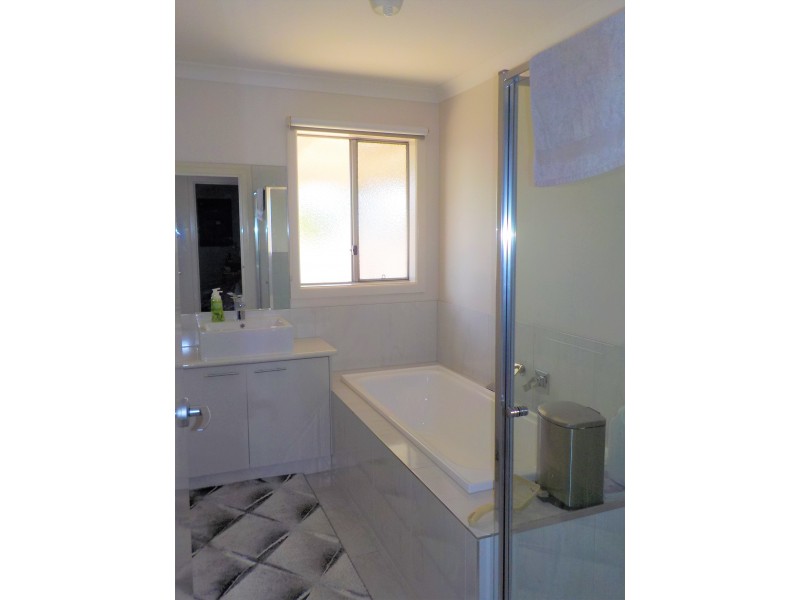 19 Central Park Court, Ballan VIC 3342