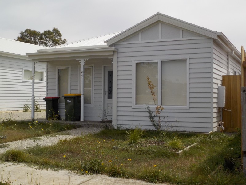 2/70 Atkinson Street, Ballan VIC 3342