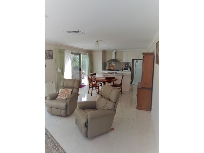 6/397  Old Melbourne Road, Ballan VIC 3342