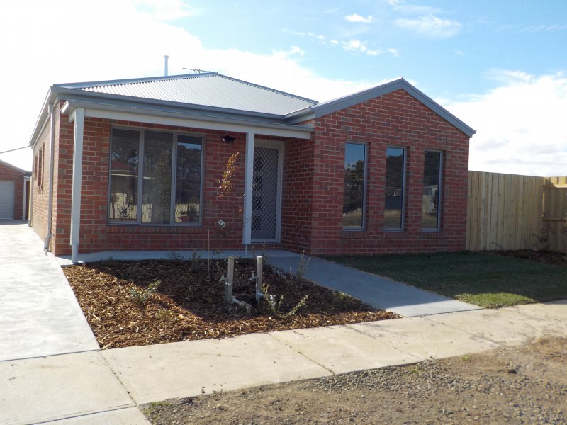 1/2 Central Park Court, Ballan VIC 3342