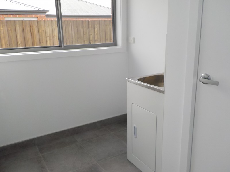 1/2 Central Park Court, Ballan VIC 3342