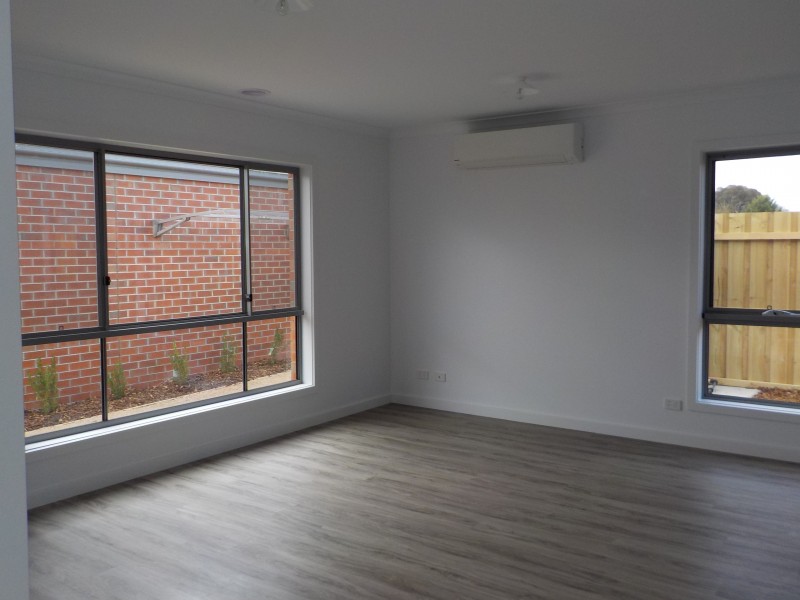 1/2 Central Park Court, Ballan VIC 3342