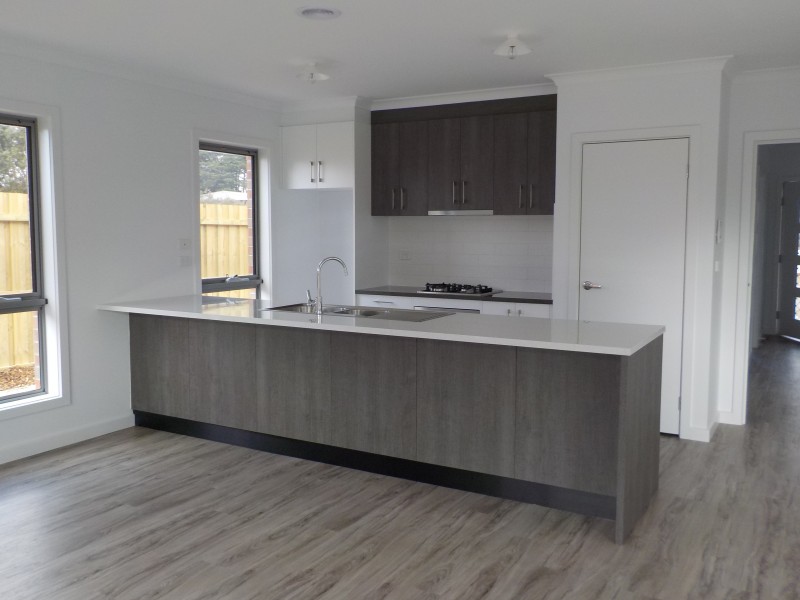 1/2 Central Park Court, Ballan VIC 3342