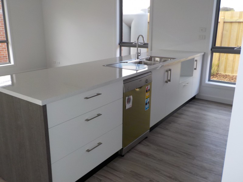 1/2 Central Park Court, Ballan VIC 3342