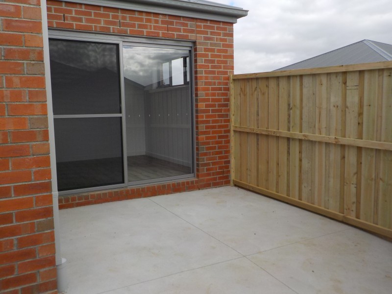 1/2 Central Park Court, Ballan VIC 3342