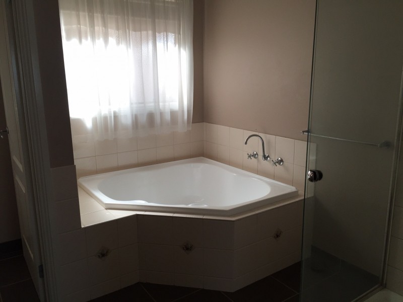 2 Sunline Court, Ballan VIC 3342