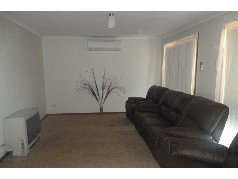 8 Stead Street, Ballan VIC 3342