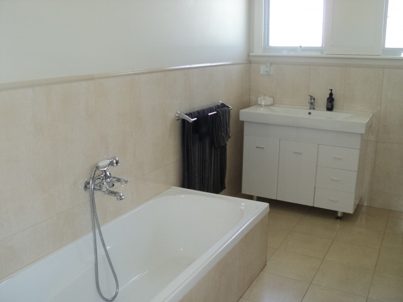 72 Edols Street, Ballan VIC 3342