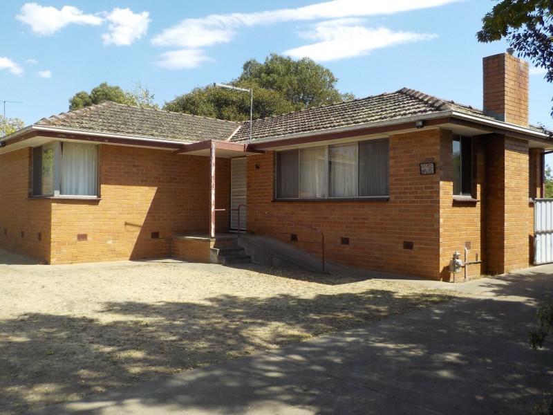 17 STEAD STREET, Ballan VIC 3342