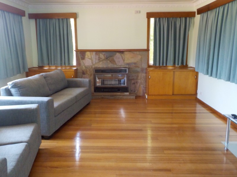 17 STEAD STREET, Ballan VIC 3342