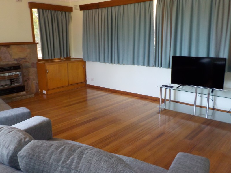 17 STEAD STREET, Ballan VIC 3342