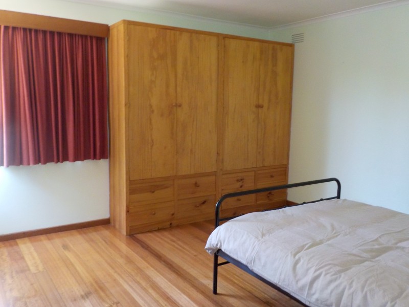 17 STEAD STREET, Ballan VIC 3342